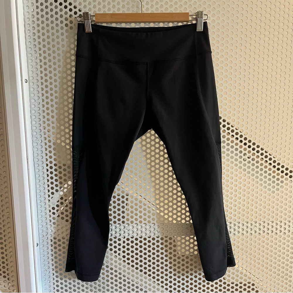 Lululemon Mesh Panel Mid Rise Cropped Black Leggings Size Medium (8) in Black